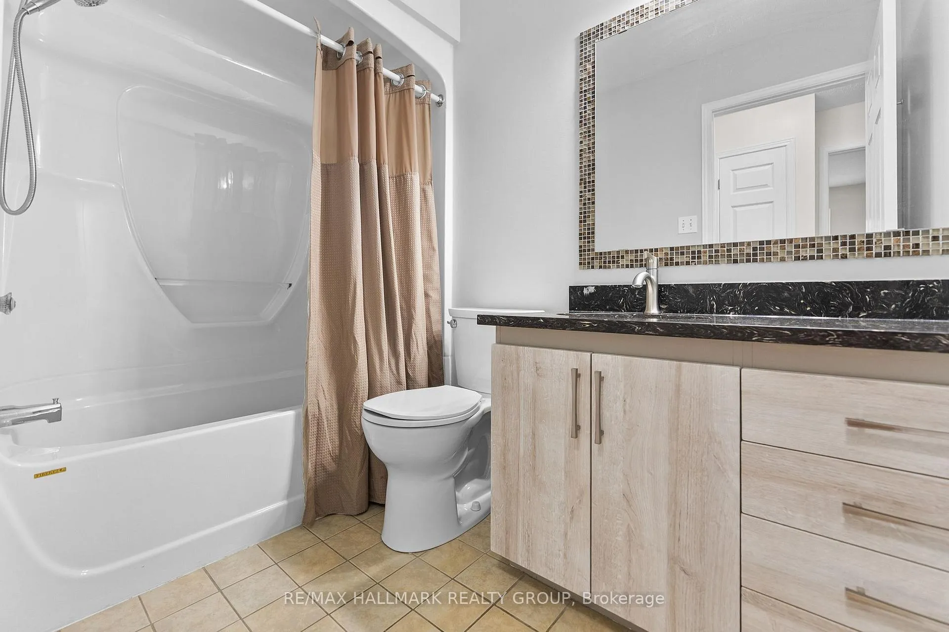 Photo 29 of 236 Vanier Crescent, Renfrew, Renfrew — HOMEH
