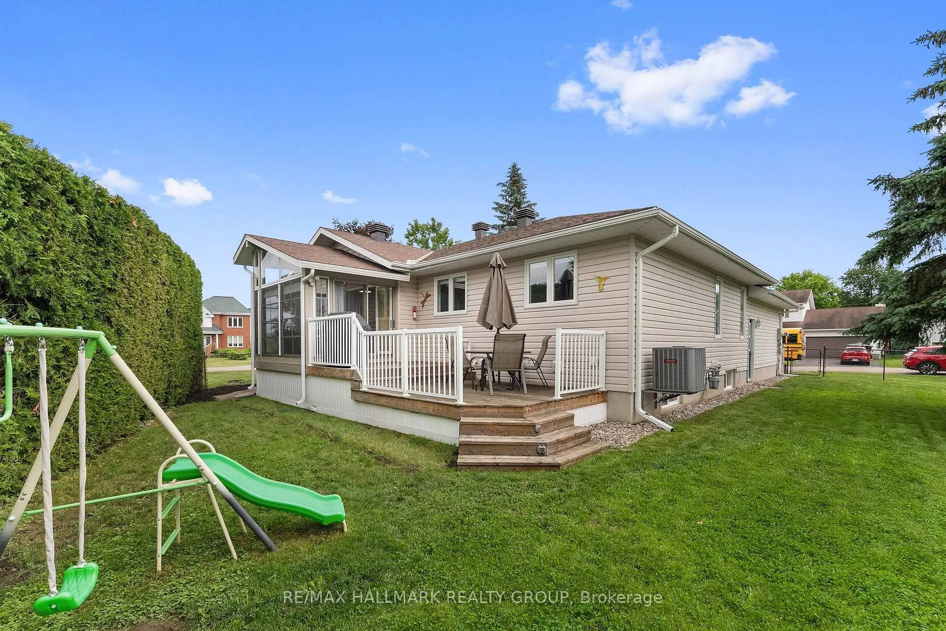 Photo 41 of 236 Vanier Crescent, Renfrew, Renfrew — HOMEH