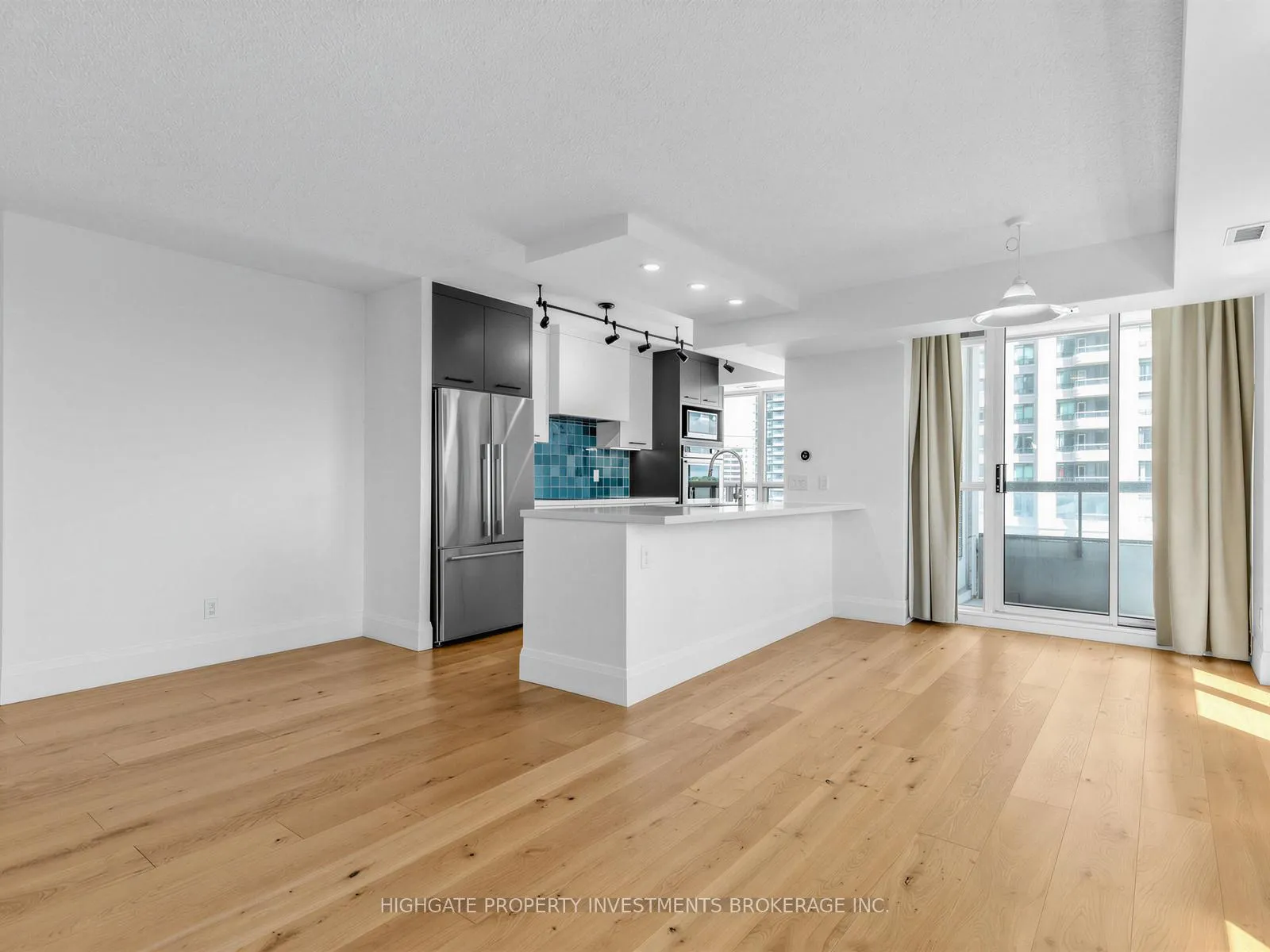 Photo 5 of Unit 607, 8 Hillcrest Avenue, North York, Willowdale East — HOMEH