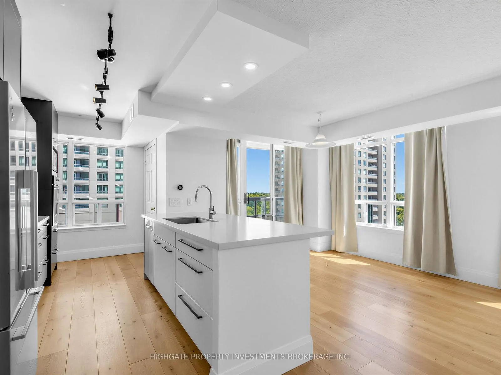 Photo 9 of Unit 607, 8 Hillcrest Avenue, North York, Willowdale East — HOMEH