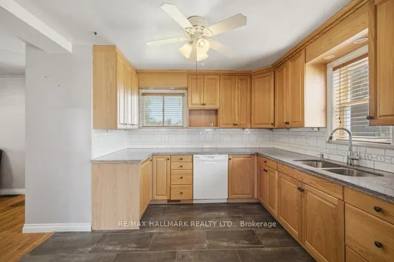Photo 3 of 1527 Killarney Beach Road, Innisfil, Lefroy — HOMEH