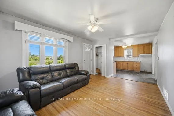 Photo 5 of 1527 Killarney Beach Road, Innisfil, Lefroy — HOMEH
