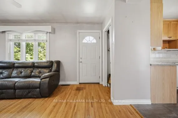 Photo 9 of 1527 Killarney Beach Road, Innisfil, Lefroy — HOMEH