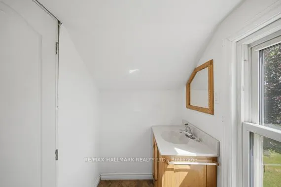 Photo 16 of 1527 Killarney Beach Road, Innisfil, Lefroy — HOMEH