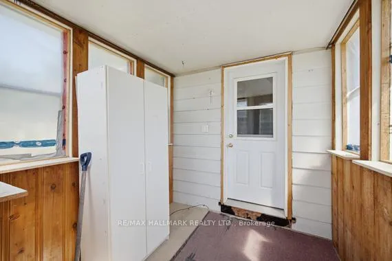 Photo 21 of 1527 Killarney Beach Road, Innisfil, Lefroy — HOMEH