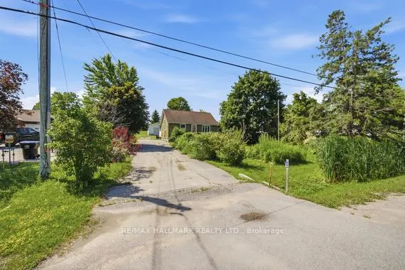Photo 29 of 1527 Killarney Beach Road, Innisfil, Lefroy — HOMEH