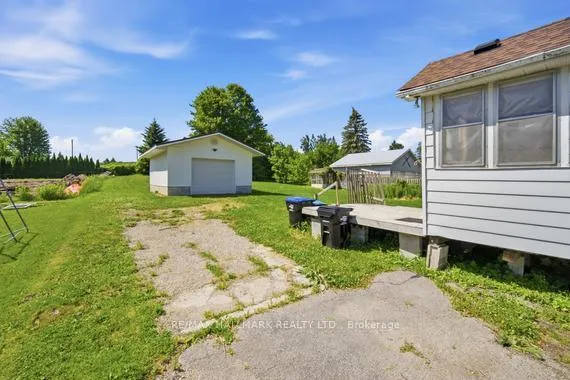 Photo 32 of 1527 Killarney Beach Road, Innisfil, Lefroy — HOMEH