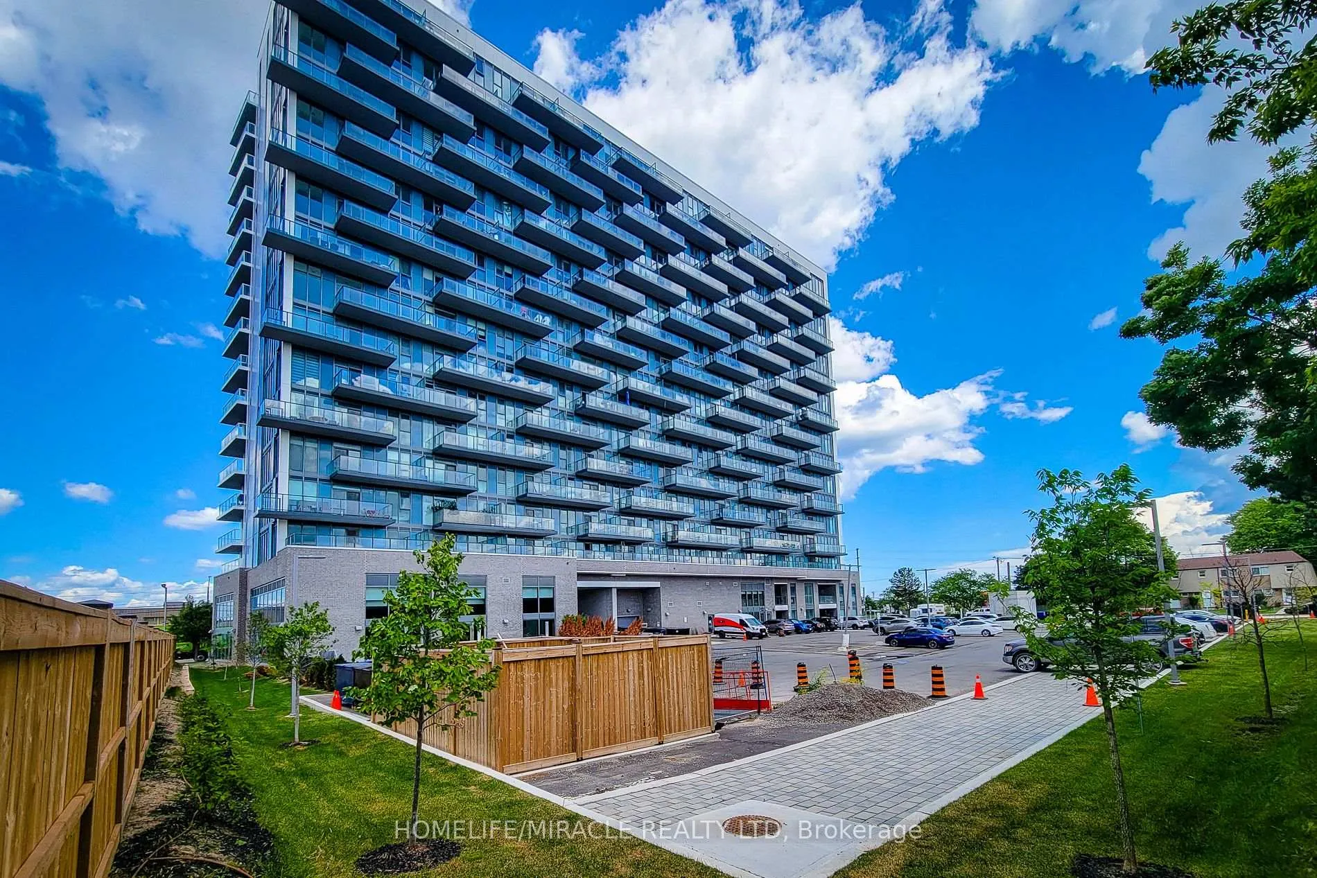 Photo 4 of Unit 220, 2782 Barton Street E, Hamilton, Riverdale — HOMEH