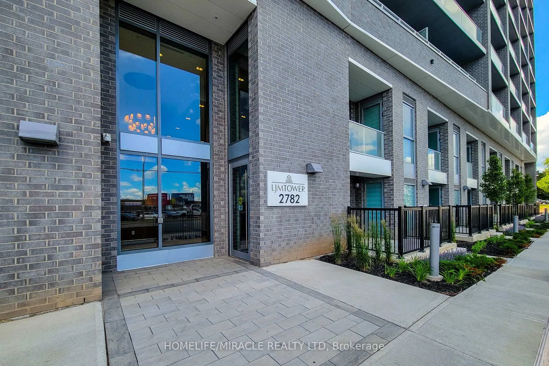 Photo 8 of Unit 220, 2782 Barton Street E, Hamilton, Riverdale — HOMEH