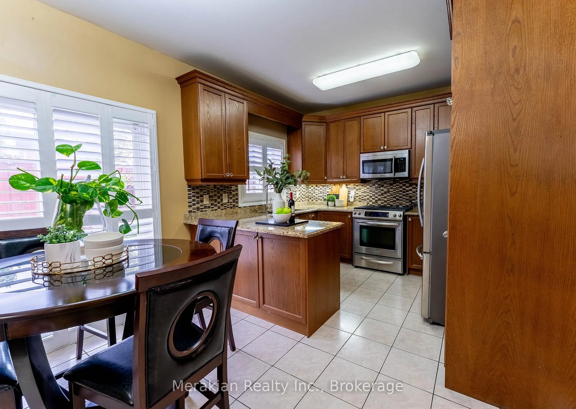 Photo 8 of 64 Executive Court, Brampton, Sandringham-Wellington North — HOMEH