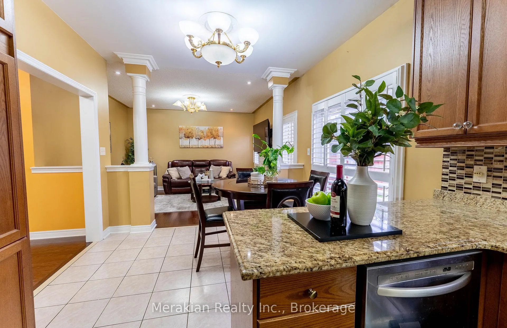 Photo 9 of 64 Executive Court, Brampton, Sandringham-Wellington North — HOMEH
