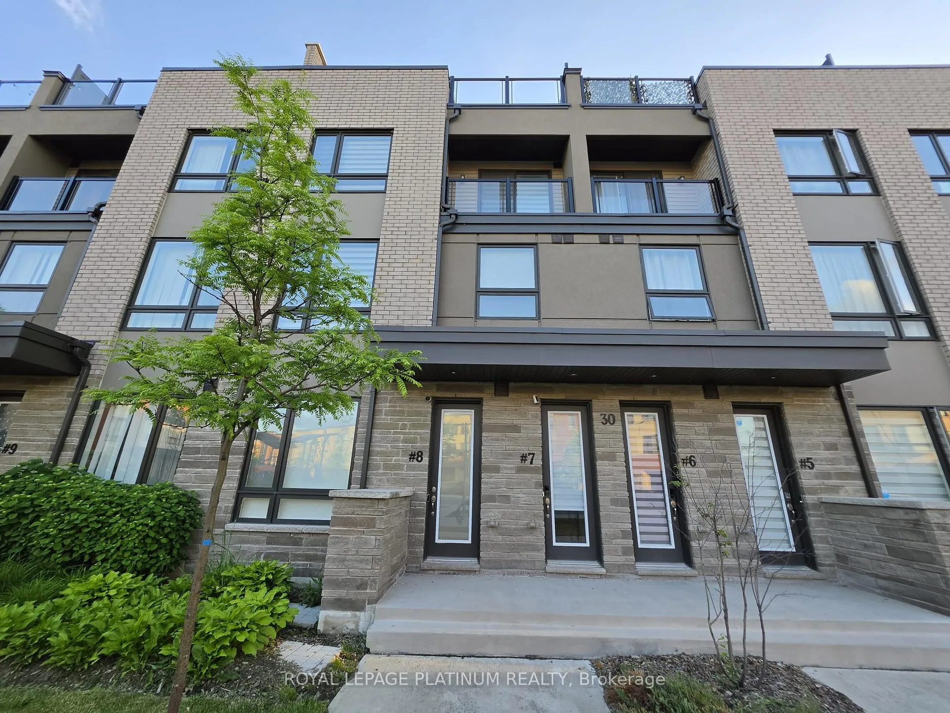 Photo 2 of 30 Woodstream Drive, Etobicoke, West Humber-Clairville — HOMEH