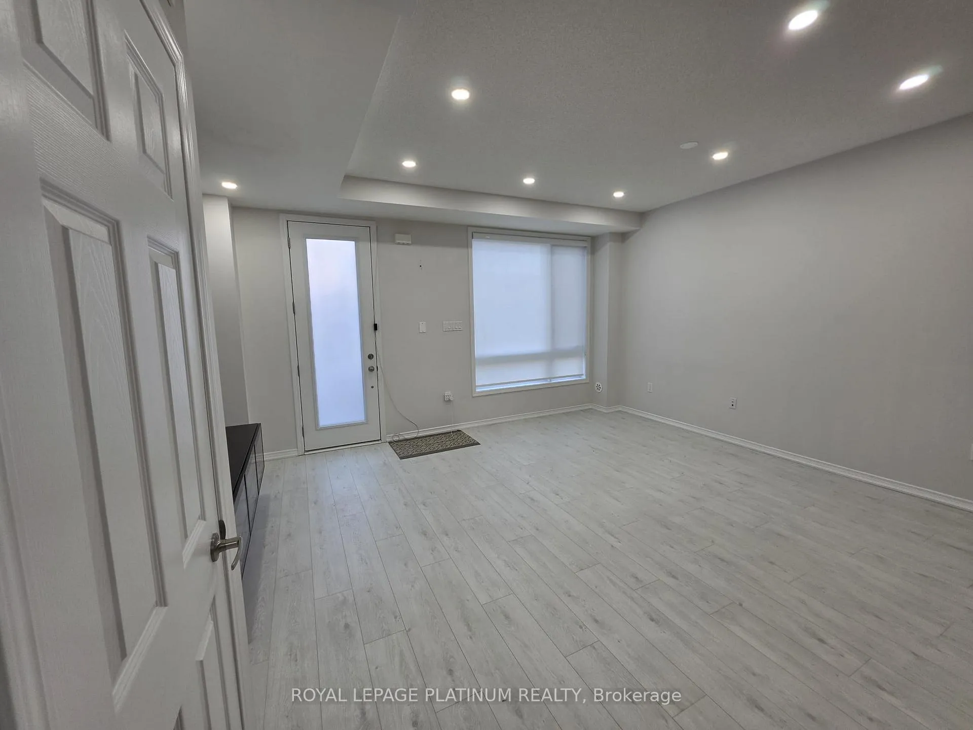 Photo 3 of 30 Woodstream Drive, Etobicoke, West Humber-Clairville — HOMEH