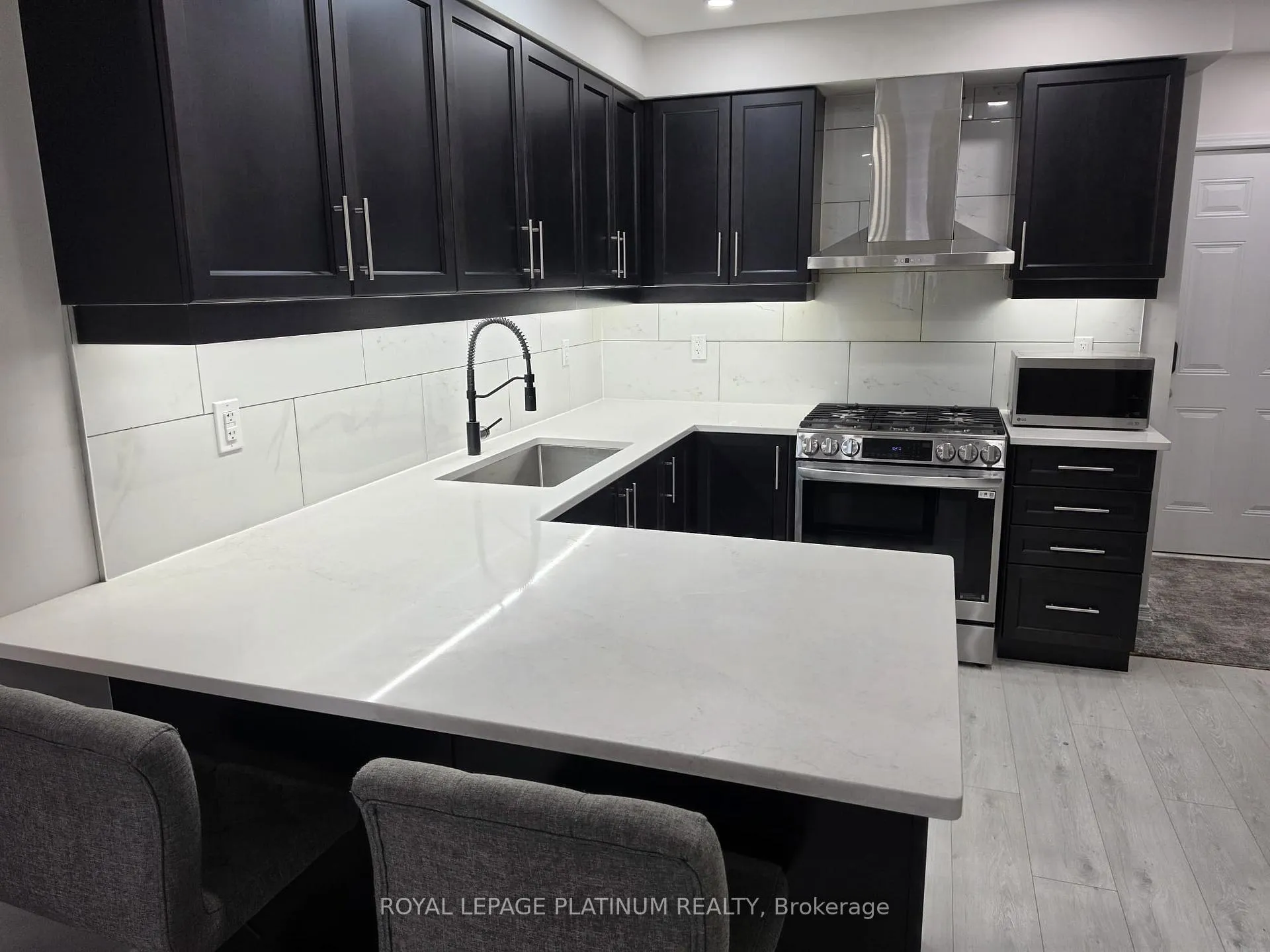 Photo 6 of 30 Woodstream Drive, Etobicoke, West Humber-Clairville — HOMEH