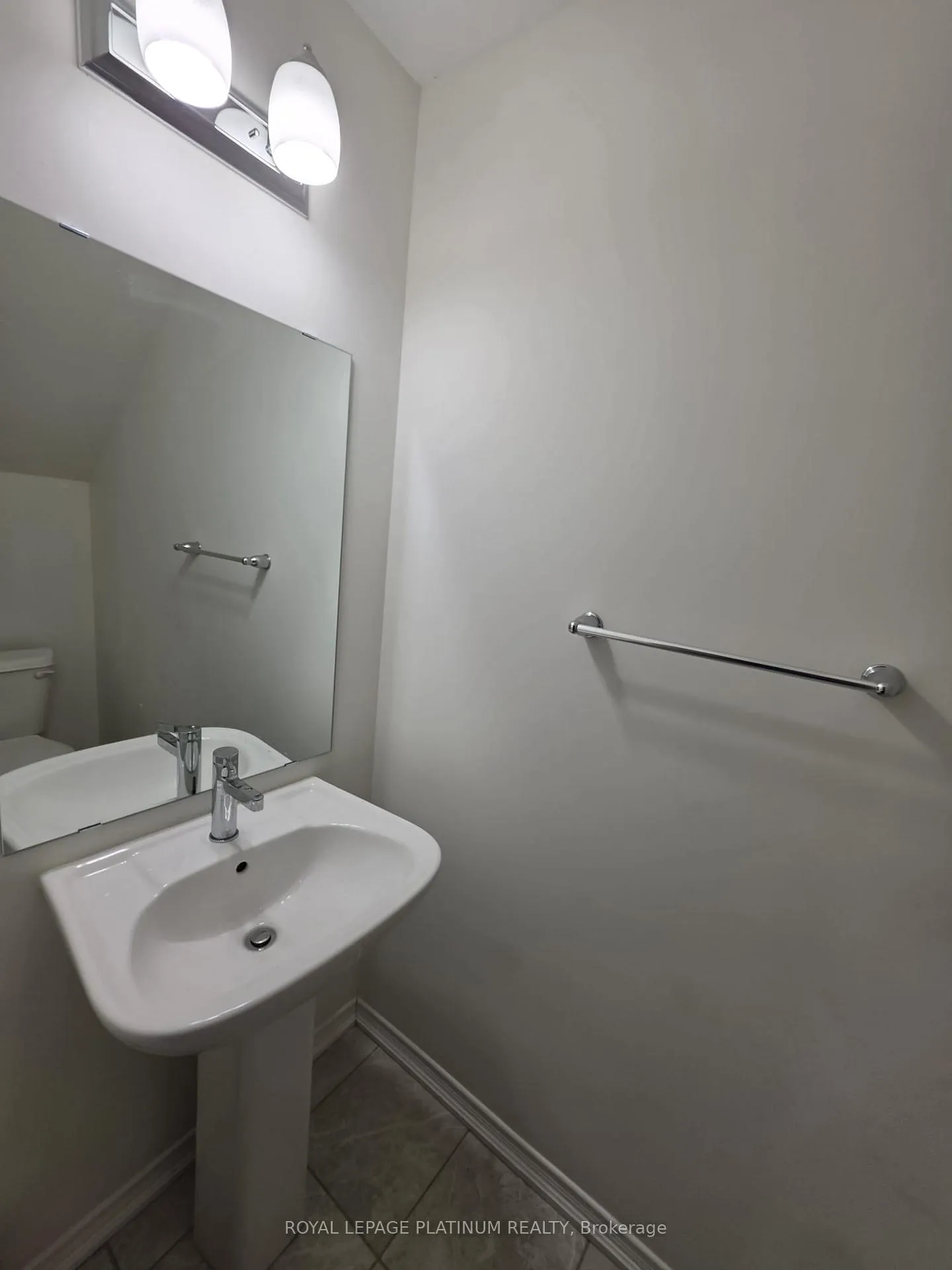 Photo 7 of 30 Woodstream Drive, Etobicoke, West Humber-Clairville — HOMEH