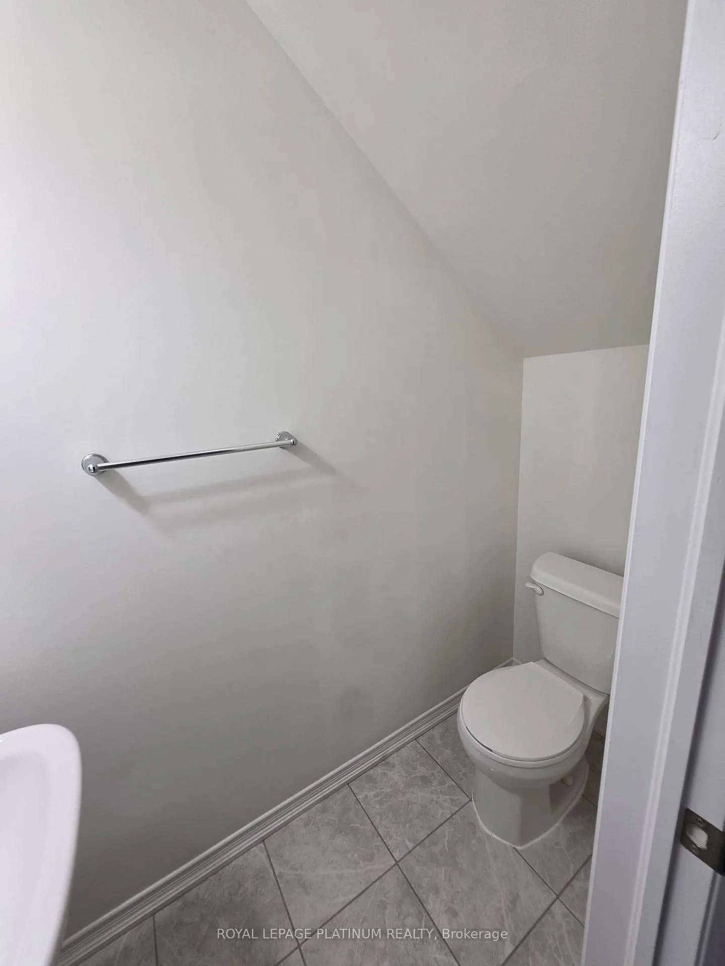 Photo 8 of 30 Woodstream Drive, Etobicoke, West Humber-Clairville — HOMEH