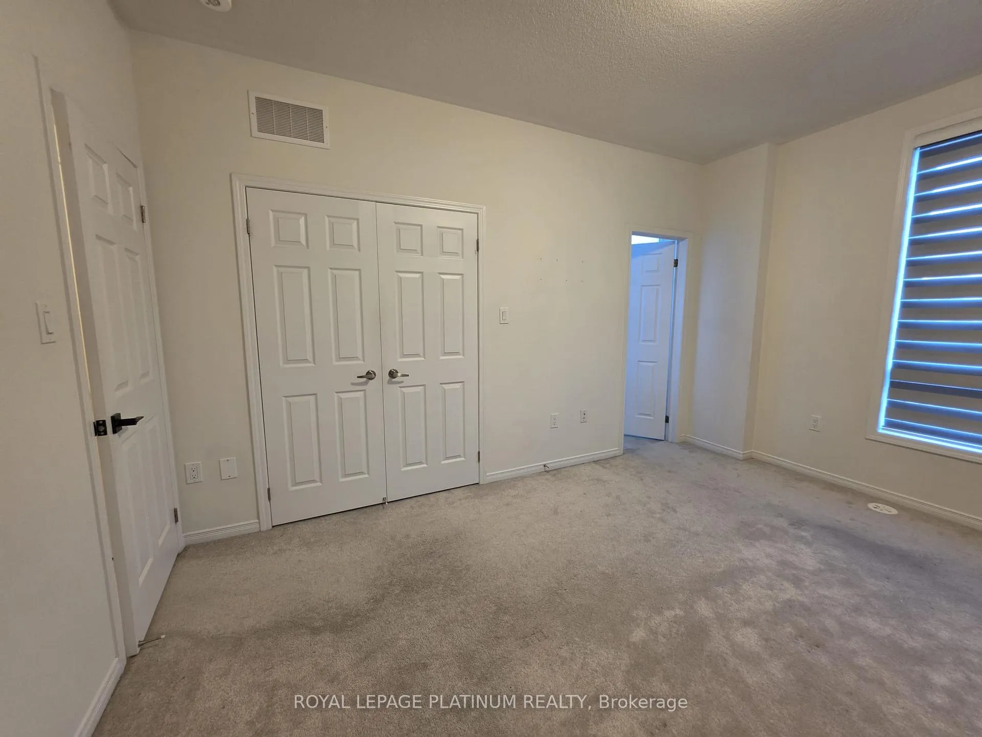 Photo 11 of 30 Woodstream Drive, Etobicoke, West Humber-Clairville — HOMEH