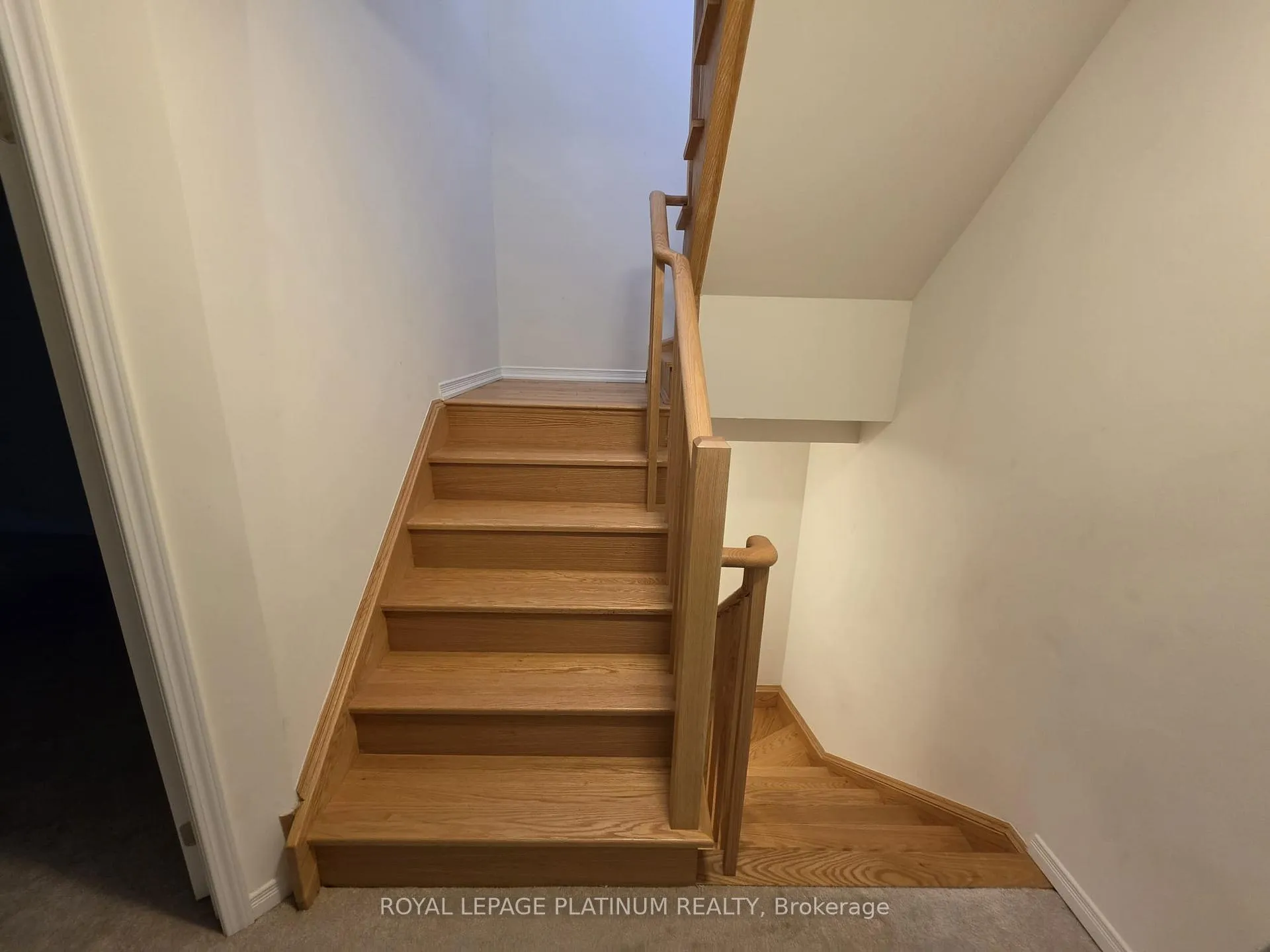 Photo 13 of 30 Woodstream Drive, Etobicoke, West Humber-Clairville — HOMEH