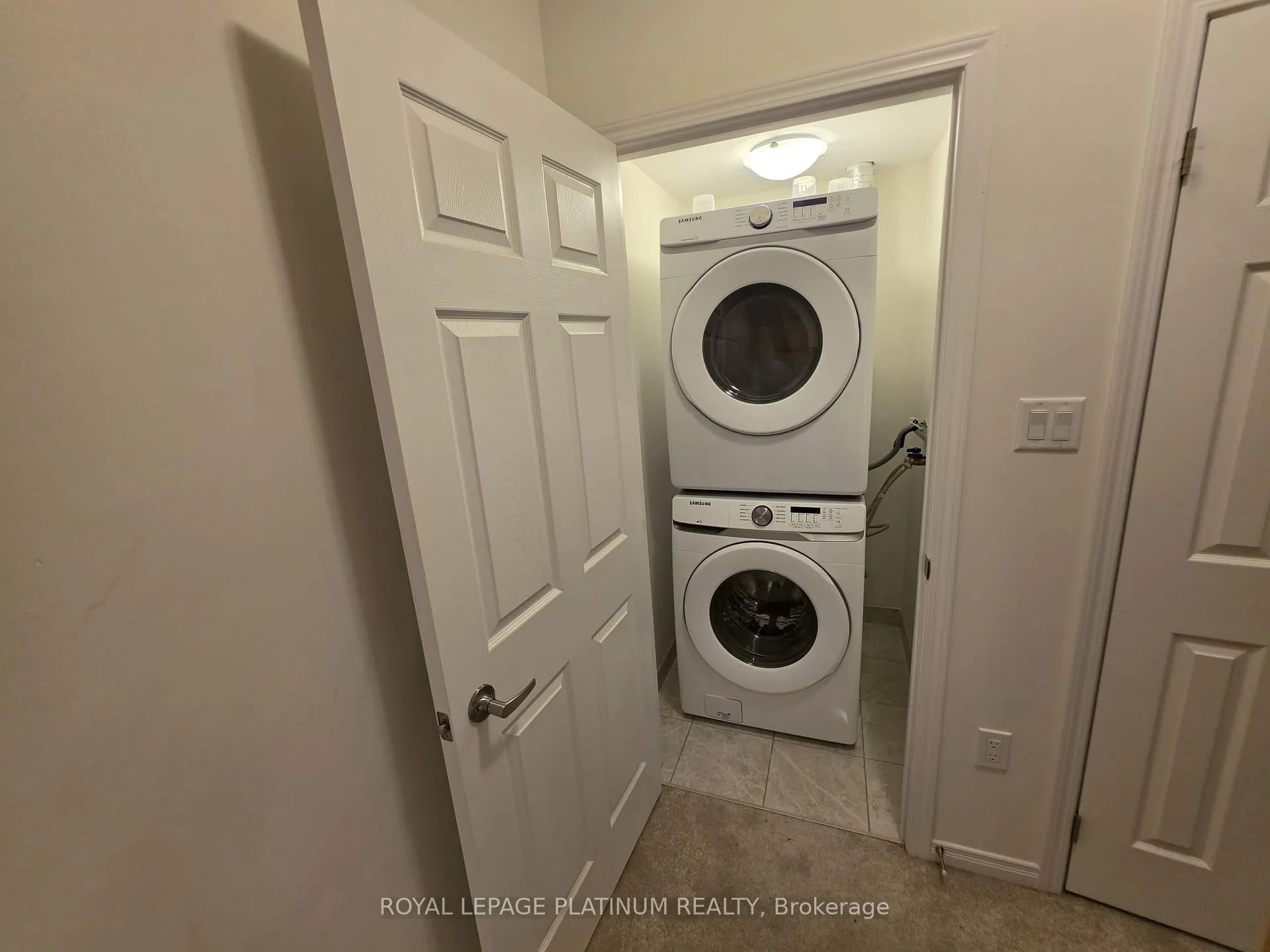 Photo 16 of 30 Woodstream Drive, Etobicoke, West Humber-Clairville — HOMEH