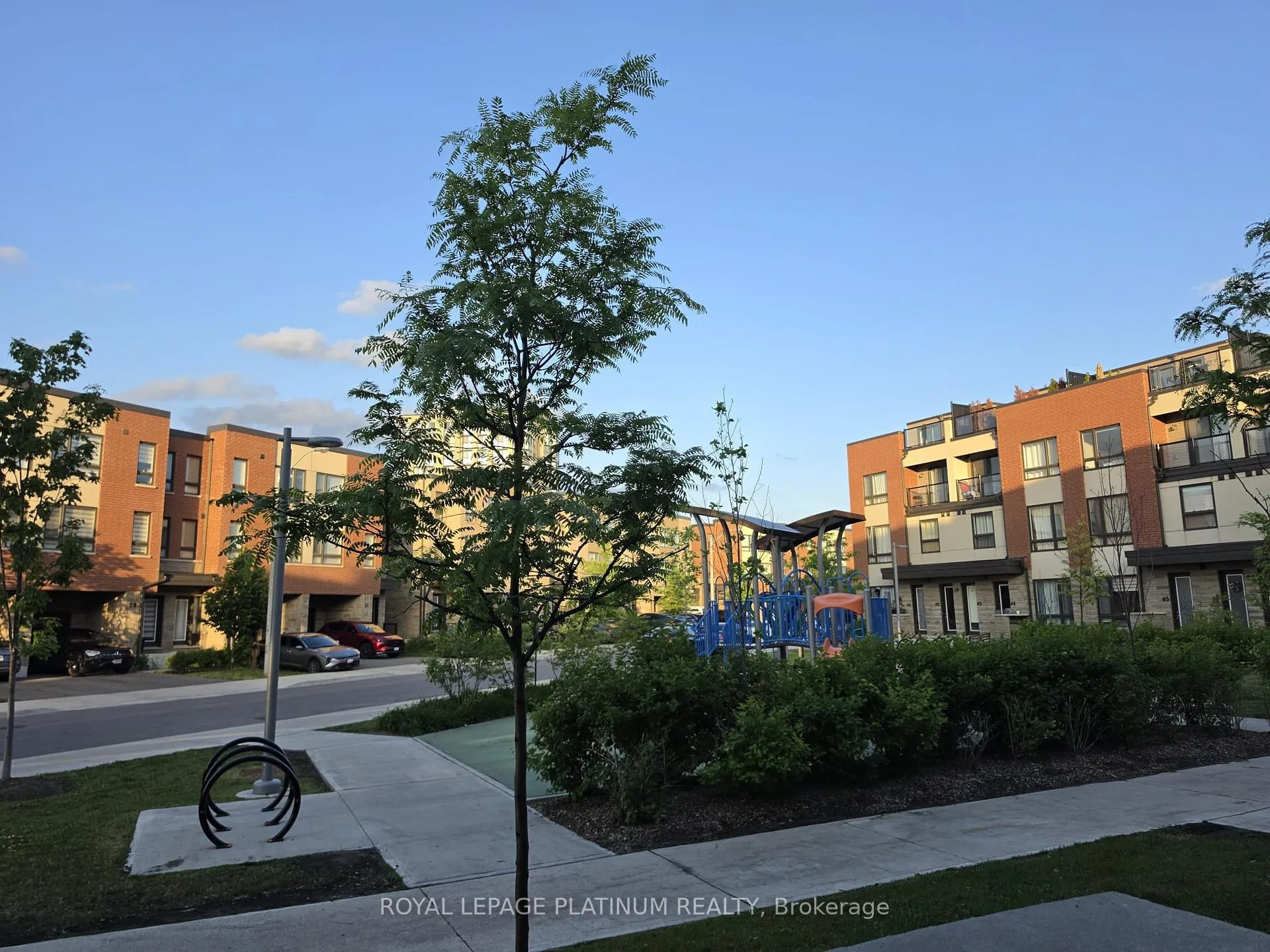 Photo 26 of 30 Woodstream Drive, Etobicoke, West Humber-Clairville — HOMEH