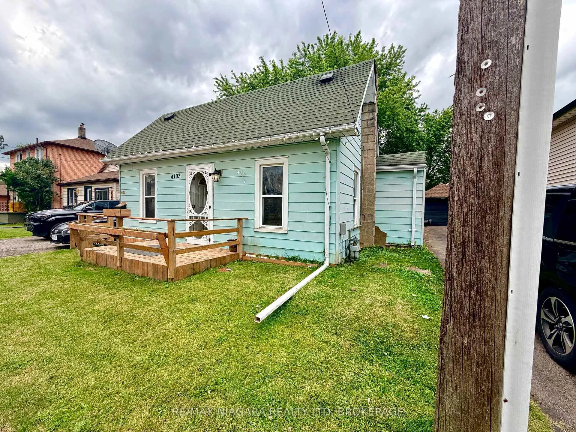 Photo 3 of 4103 Dyson Avenue, Niagara Falls, Downtown — HOMEH