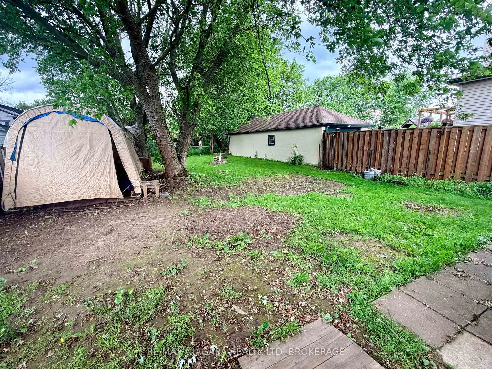 Photo 4 of 4103 Dyson Avenue, Niagara Falls, Downtown — HOMEH