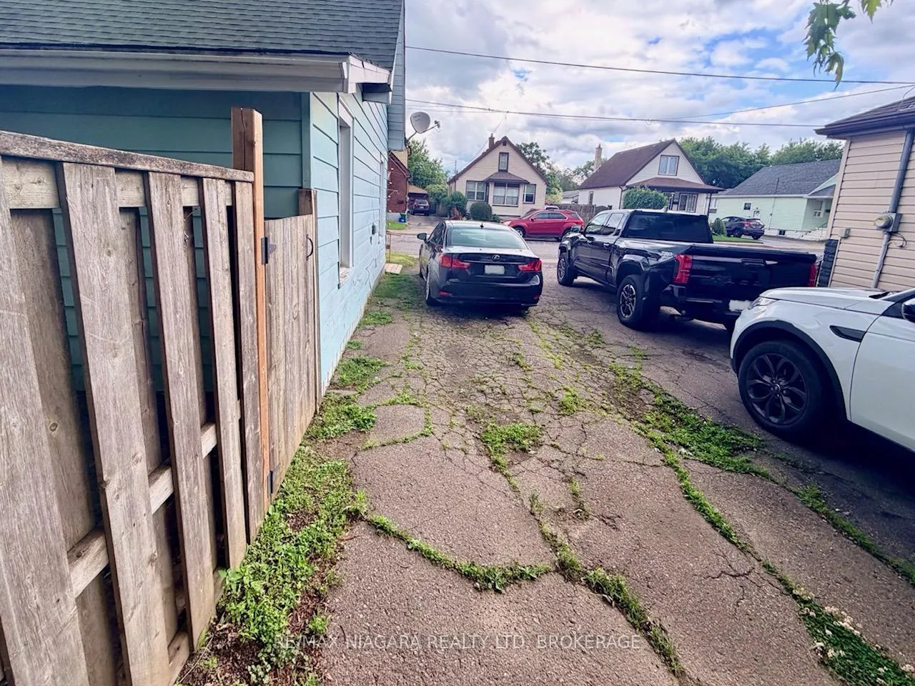 Photo 6 of 4103 Dyson Avenue, Niagara Falls, Downtown — HOMEH