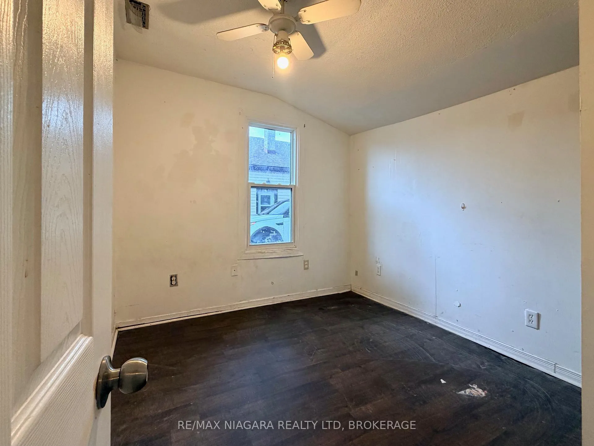 Photo 10 of 4103 Dyson Avenue, Niagara Falls, Downtown — HOMEH