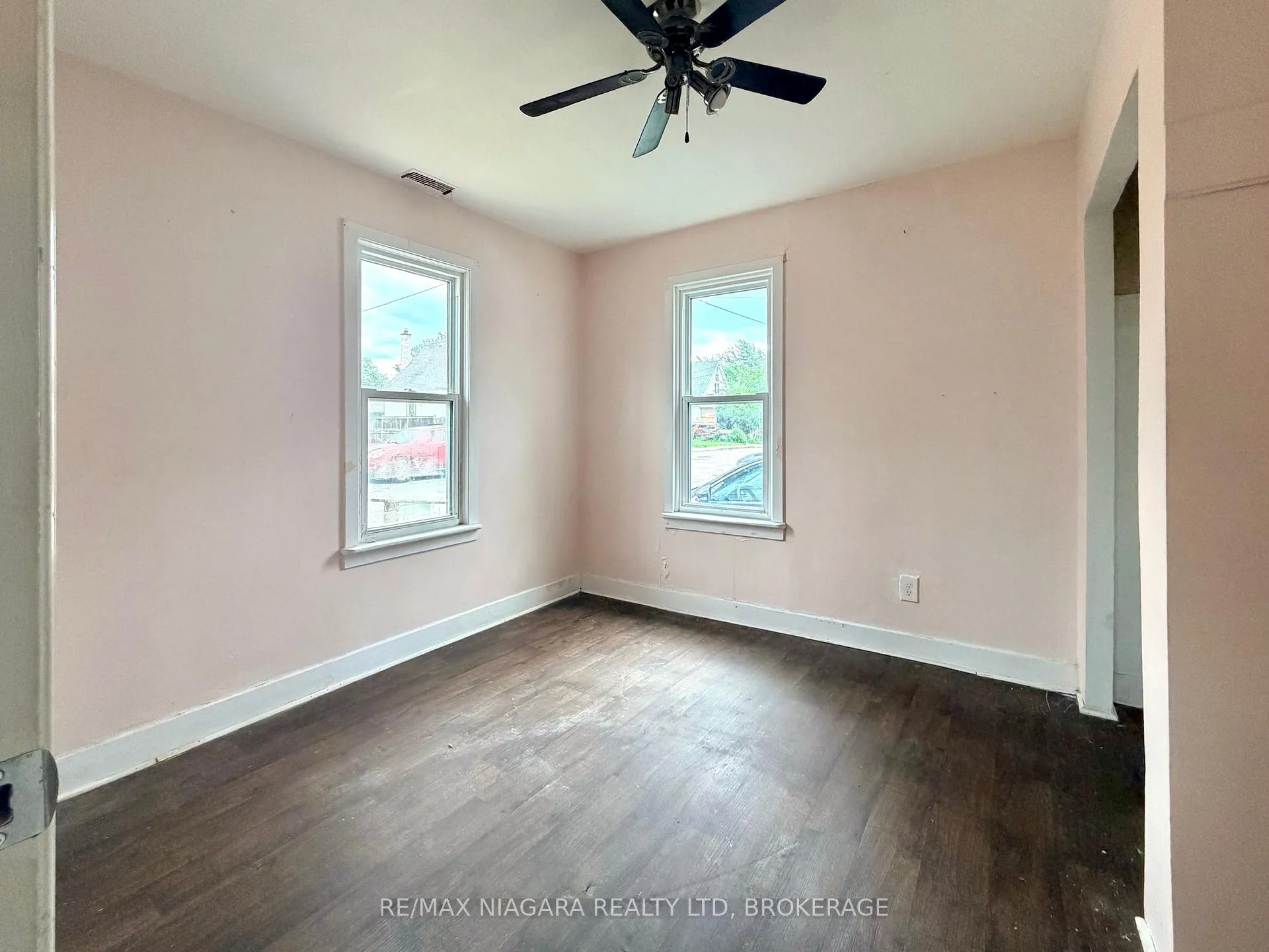 Photo 12 of 4103 Dyson Avenue, Niagara Falls, Downtown — HOMEH