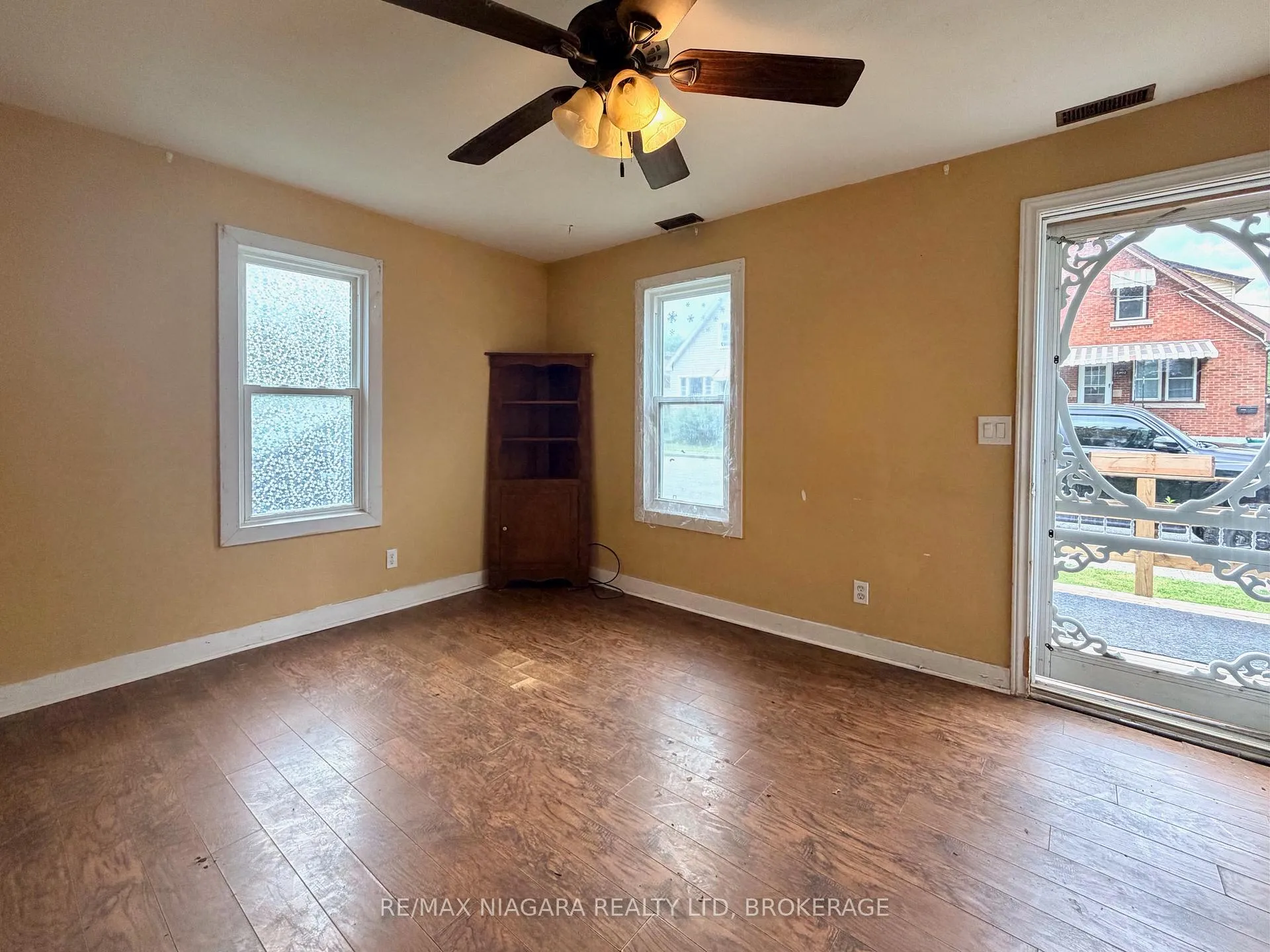 Photo 13 of 4103 Dyson Avenue, Niagara Falls, Downtown — HOMEH