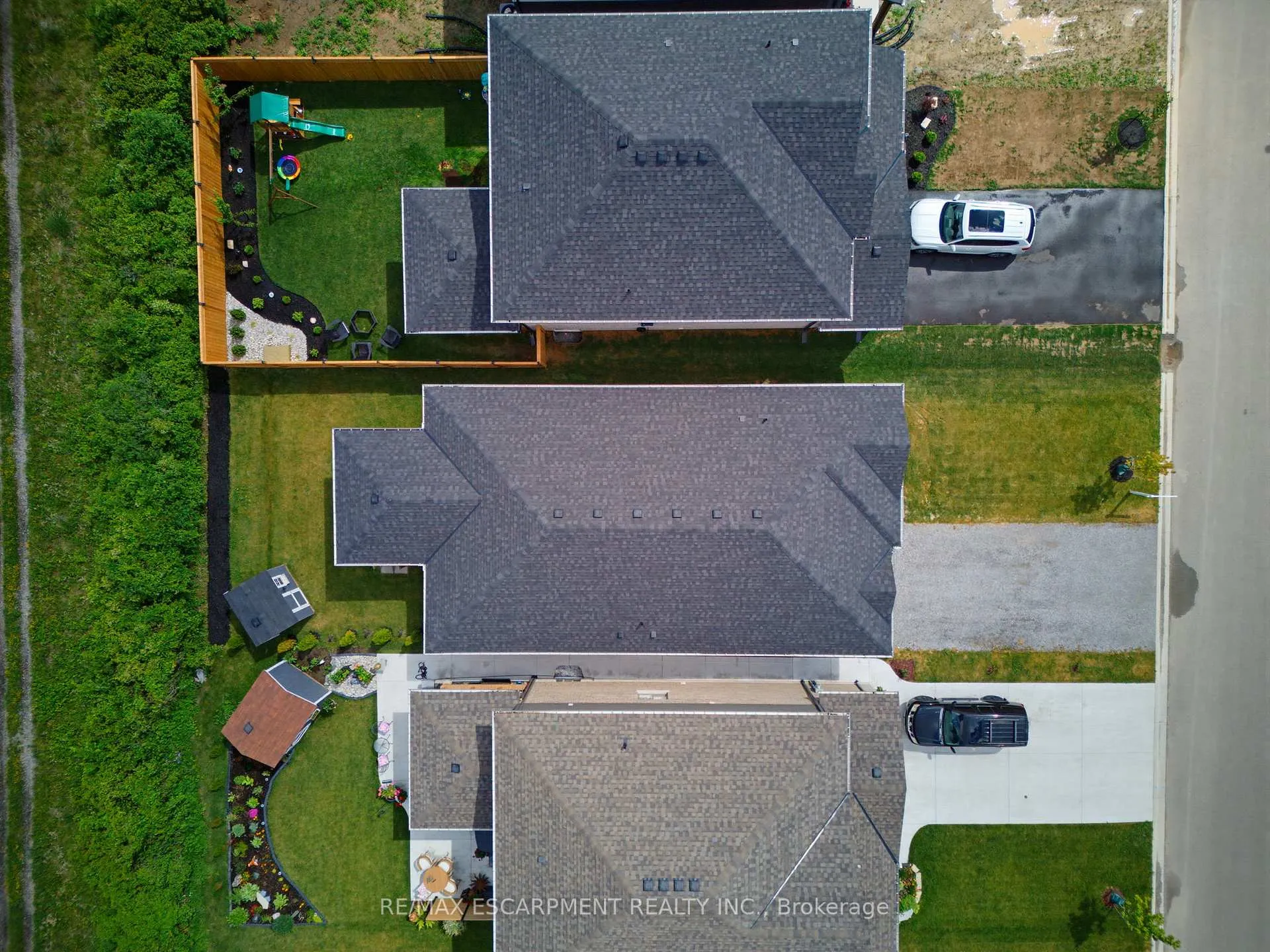 Photo 3 of 131 Craddock Boulevard, Haldimand — HOMEH