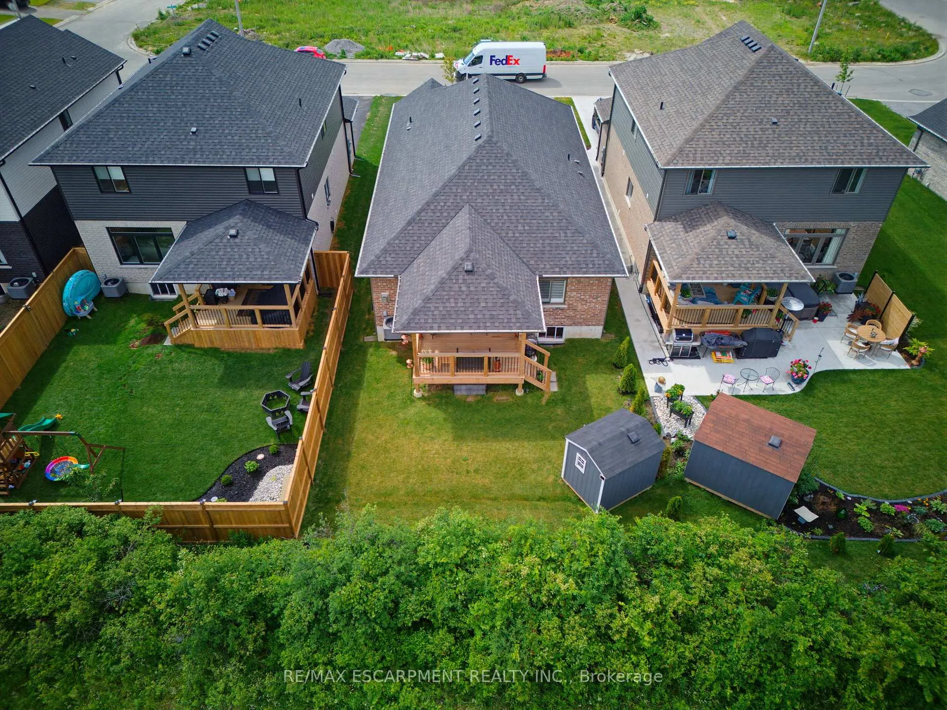 Photo 4 of 131 Craddock Boulevard, Haldimand — HOMEH