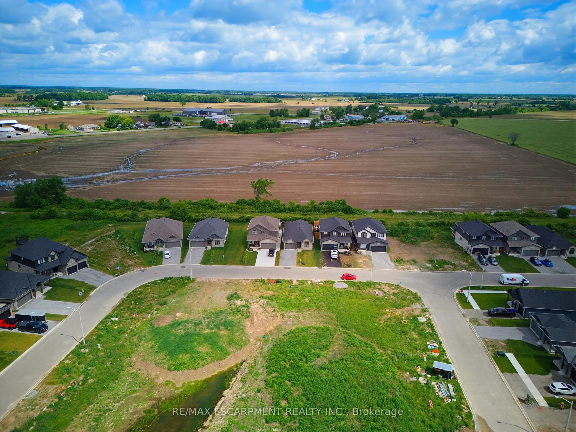 Photo 5 of 131 Craddock Boulevard, Haldimand — HOMEH