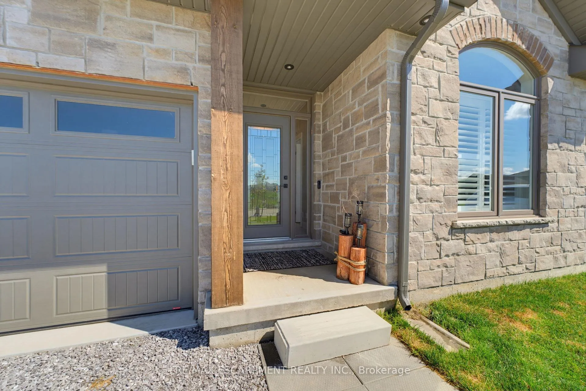 Photo 8 of 131 Craddock Boulevard, Haldimand — HOMEH