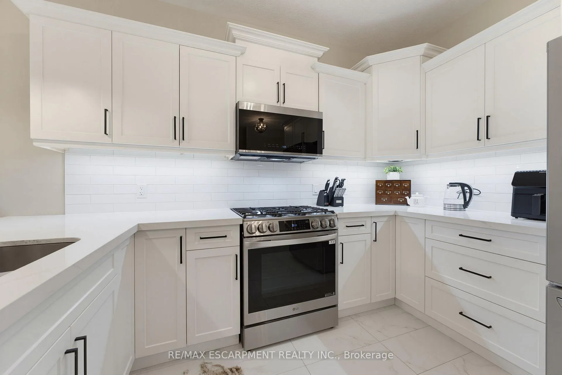 Photo 12 of 131 Craddock Boulevard, Haldimand — HOMEH