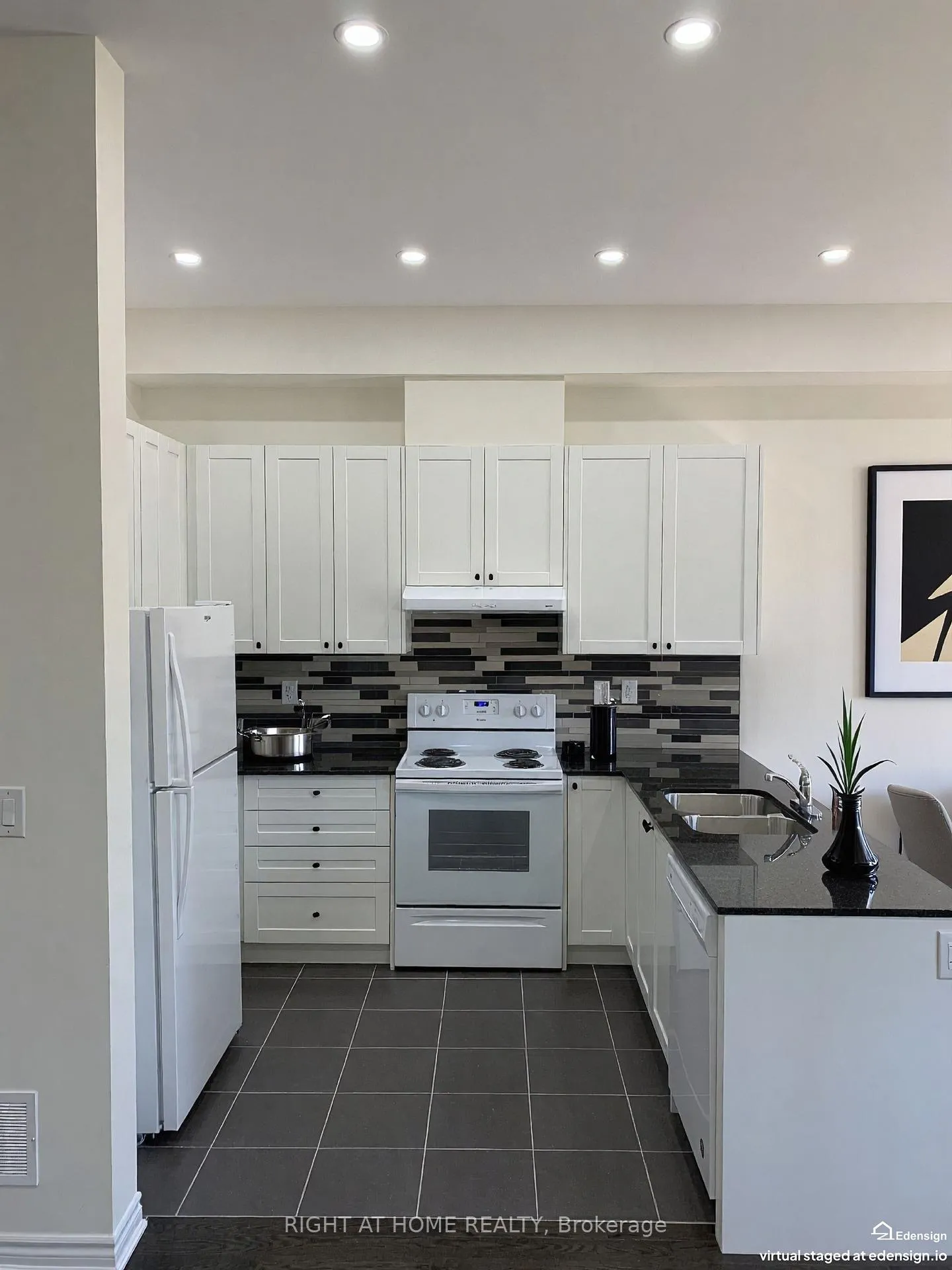 Photo 5 of 39 Farwell Avenue, Wasaga Beach — HOMEH
