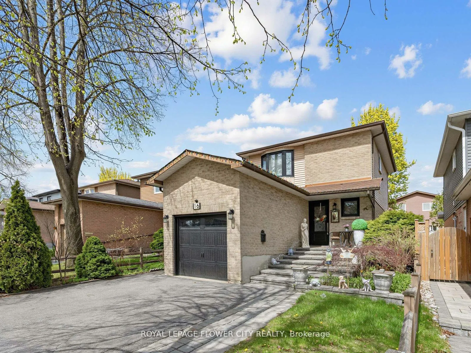 Photo 2 of 16 Blossom Avenue, Brampton, Downtown Brampton — HOMEH