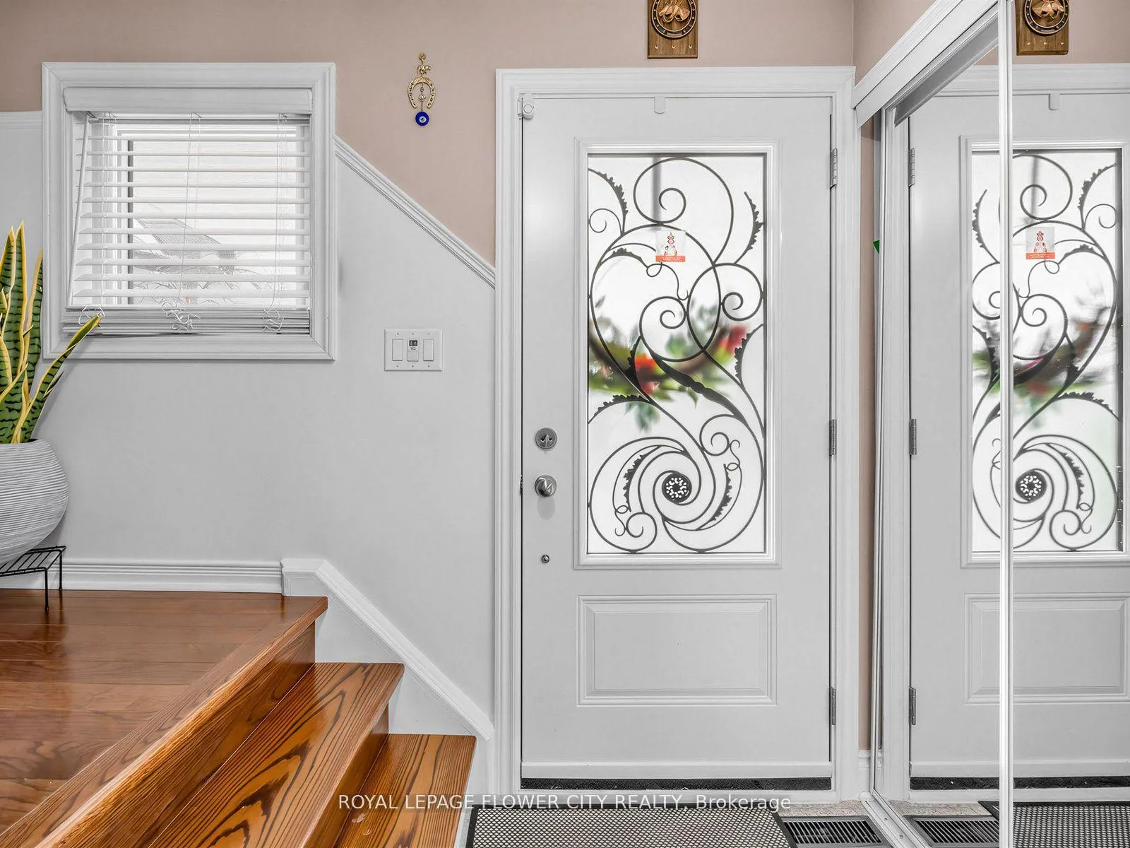 Photo 6 of 16 Blossom Avenue, Brampton, Downtown Brampton — HOMEH