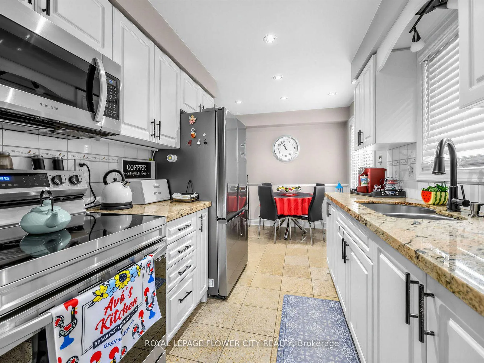 Photo 11 of 16 Blossom Avenue, Brampton, Downtown Brampton — HOMEH
