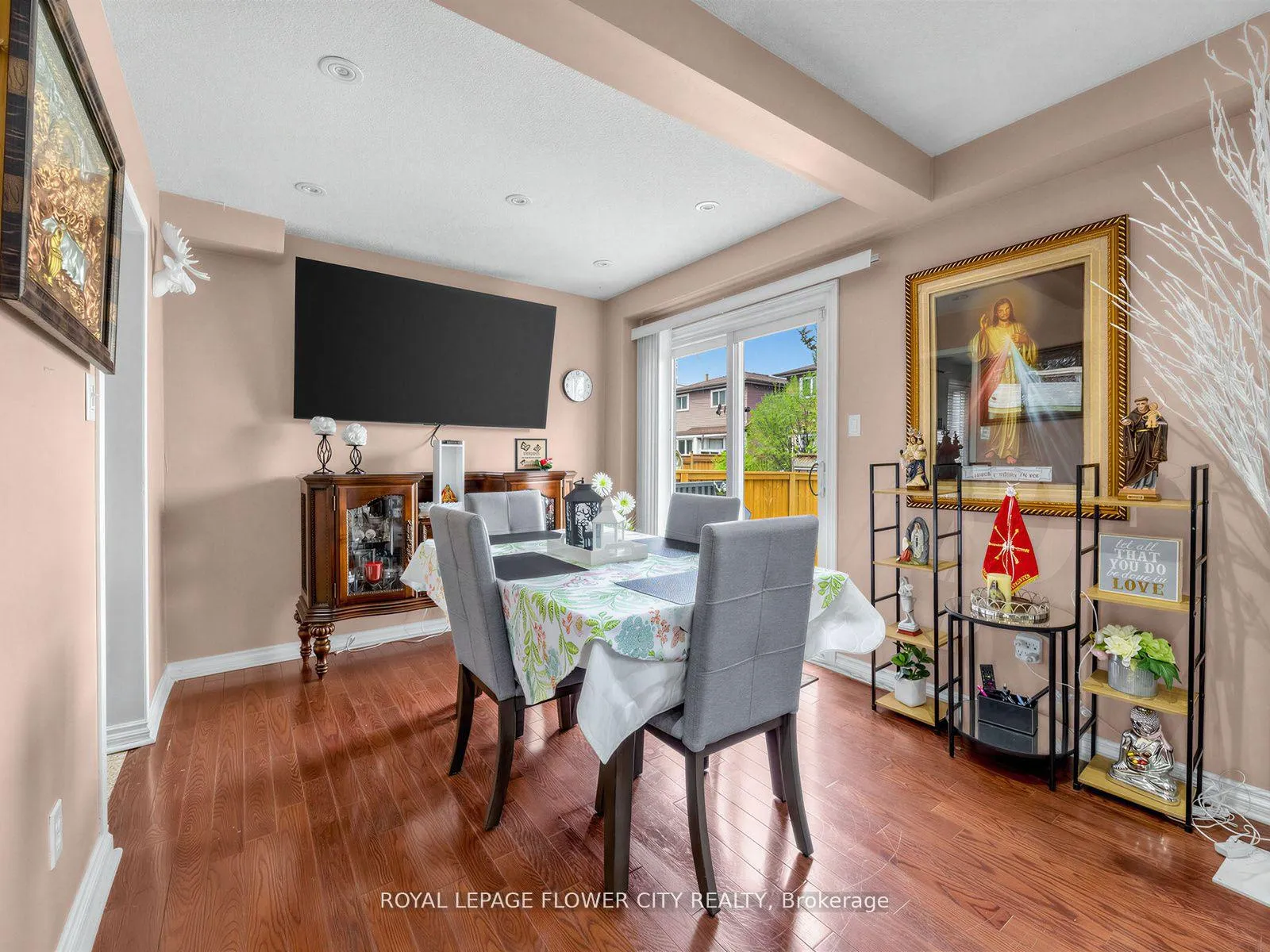 Photo 13 of 16 Blossom Avenue, Brampton, Downtown Brampton — HOMEH