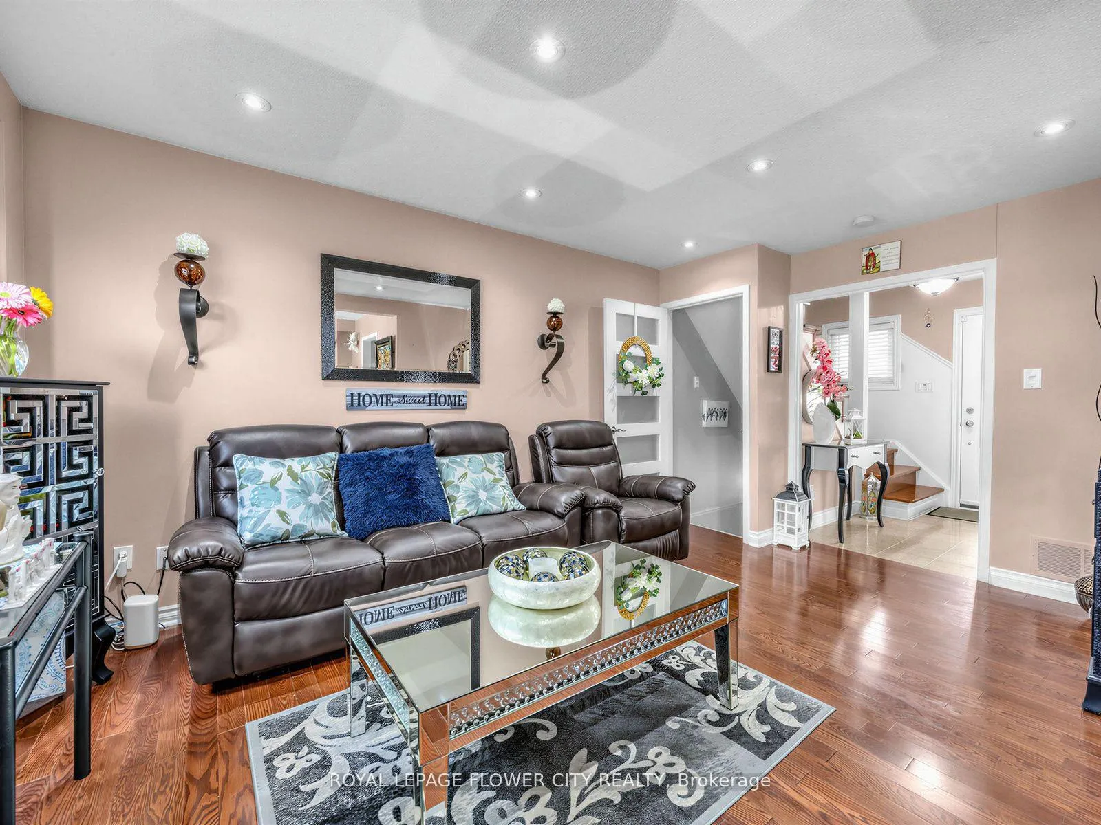 Photo 14 of 16 Blossom Avenue, Brampton, Downtown Brampton — HOMEH