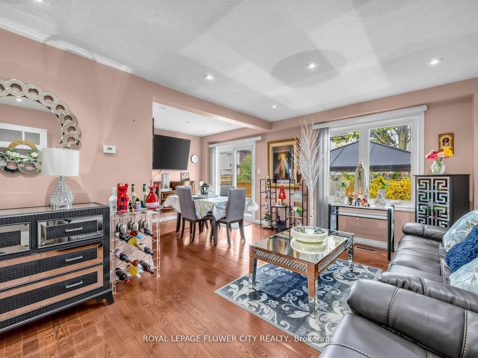 Photo 17 of 16 Blossom Avenue, Brampton, Downtown Brampton — HOMEH