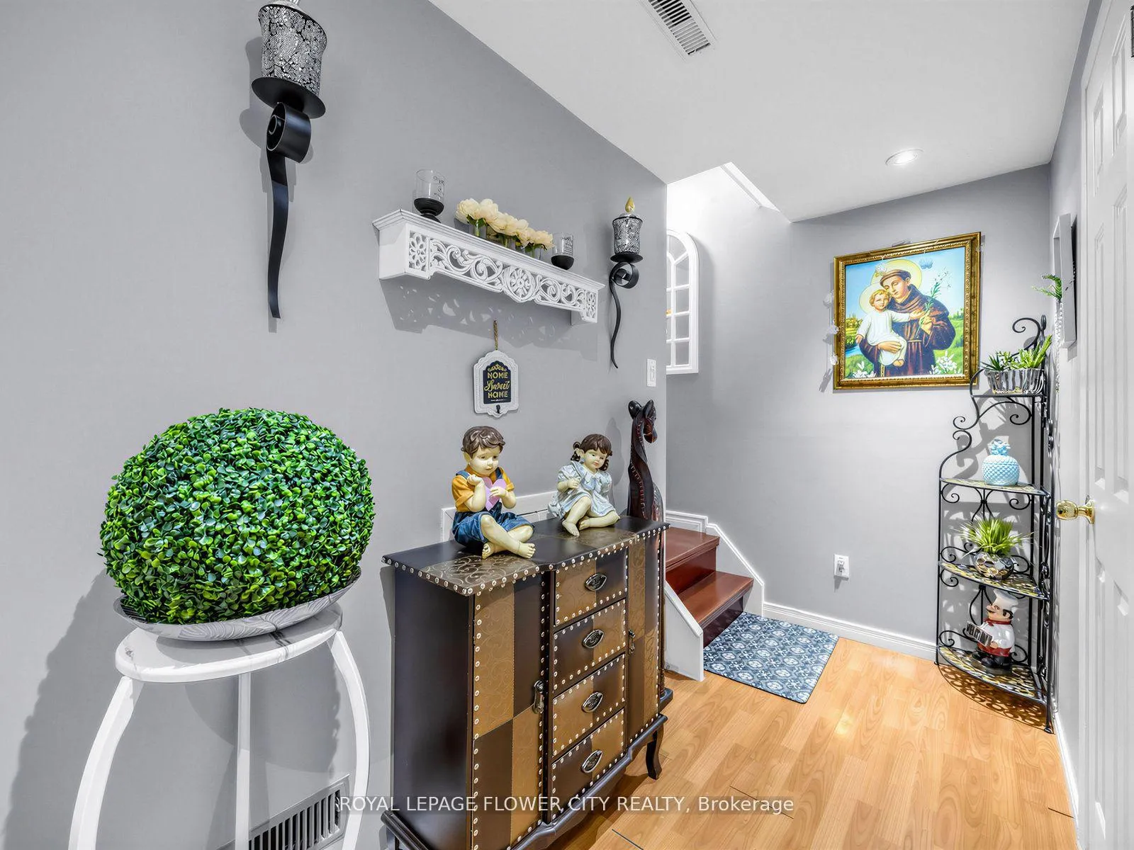 Photo 21 of 16 Blossom Avenue, Brampton, Downtown Brampton — HOMEH