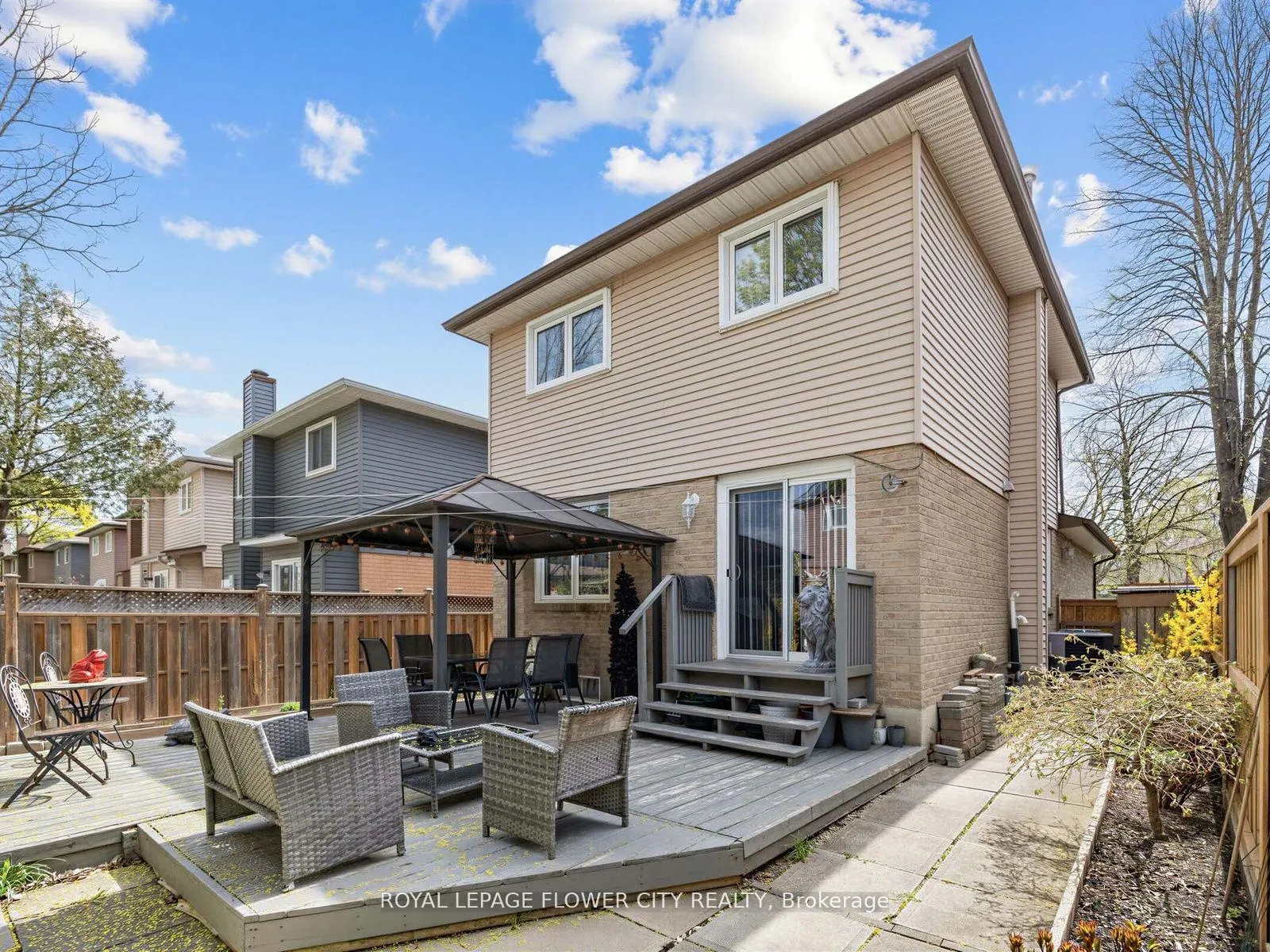 Photo 32 of 16 Blossom Avenue, Brampton, Downtown Brampton — HOMEH