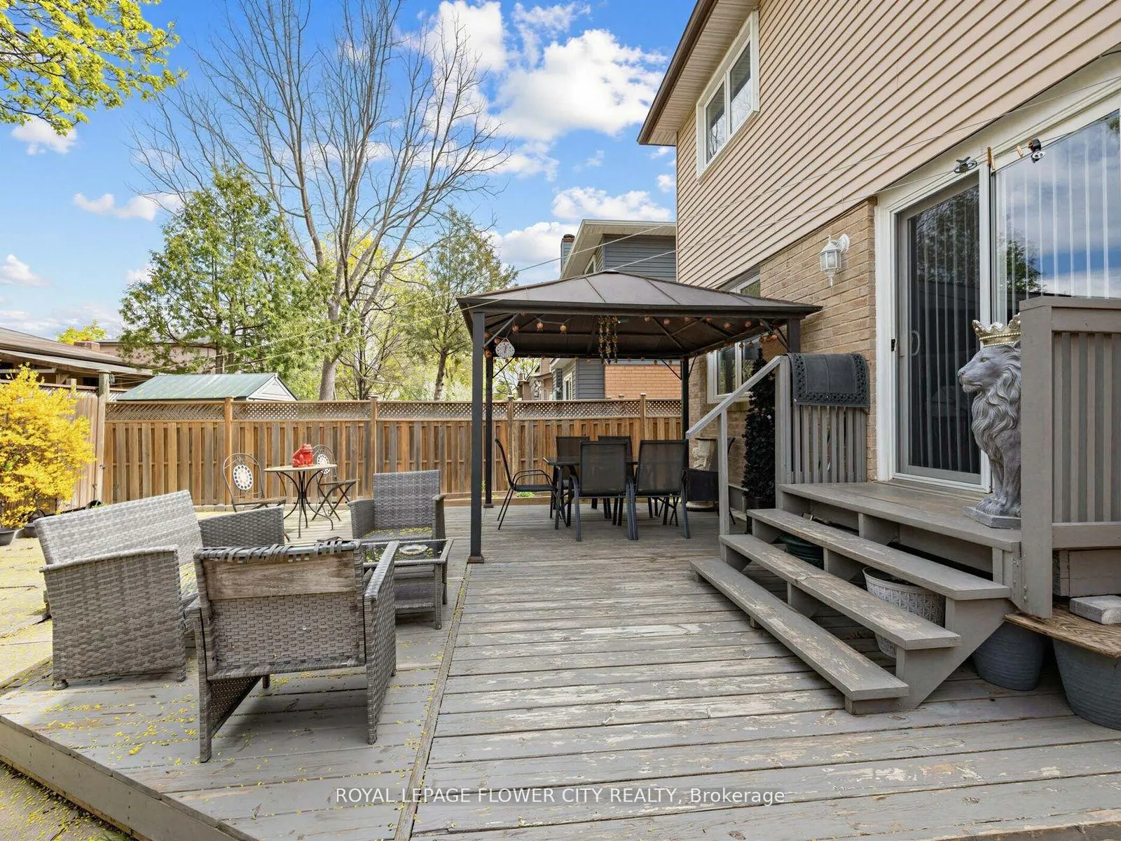Photo 33 of 16 Blossom Avenue, Brampton, Downtown Brampton — HOMEH