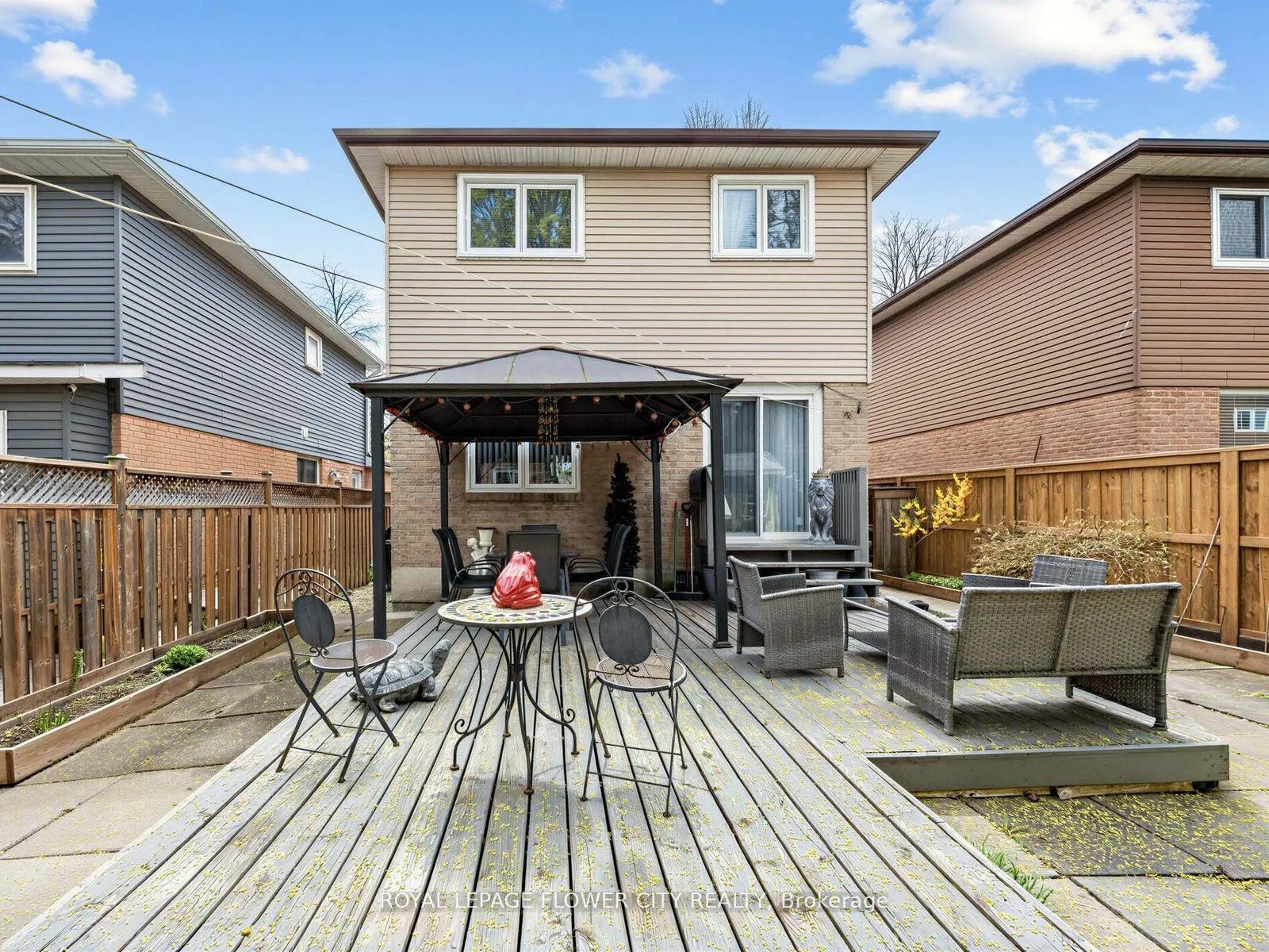 Photo 37 of 16 Blossom Avenue, Brampton, Downtown Brampton — HOMEH