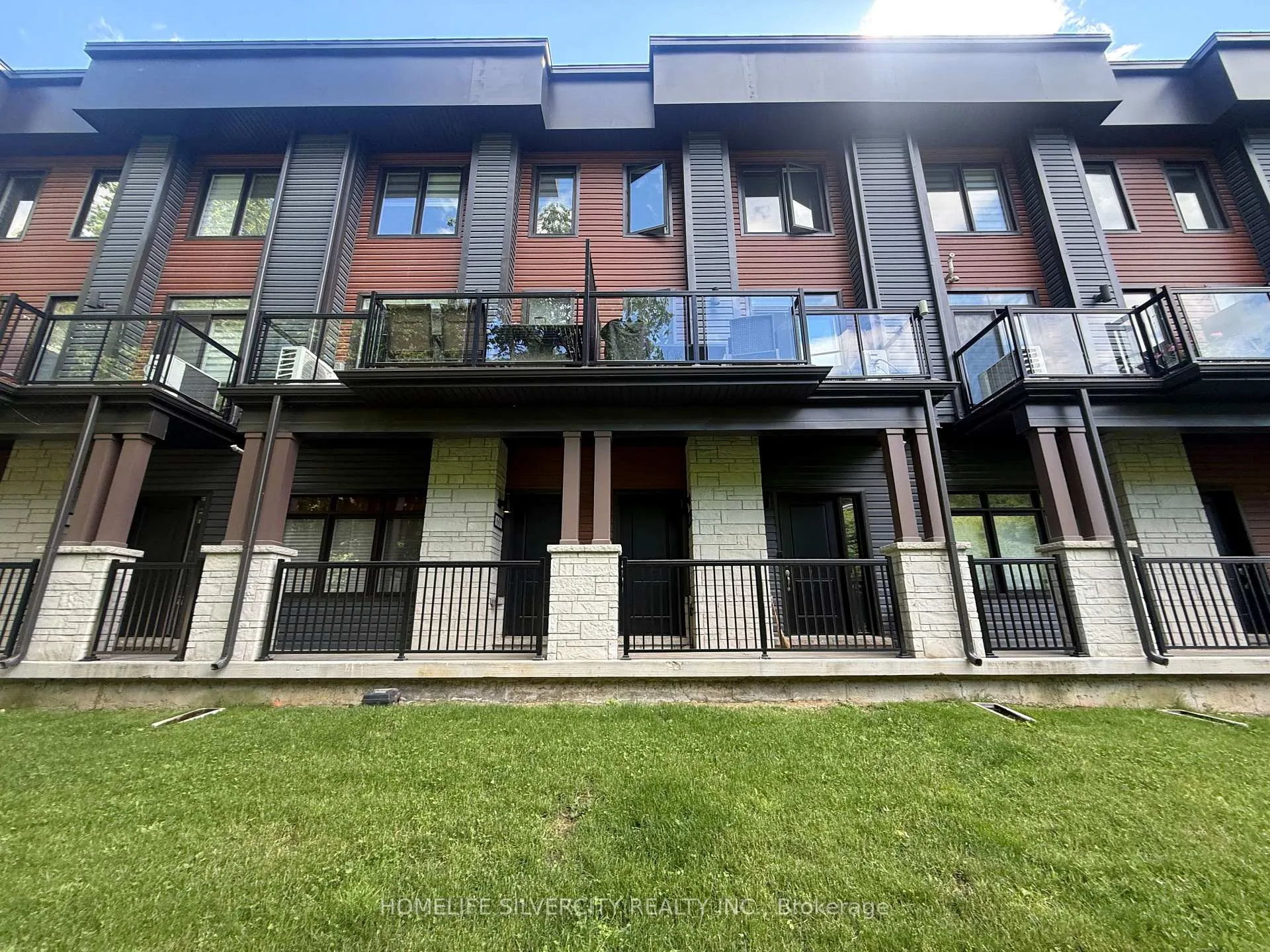 Front of Unit 61, 2 Willow Street