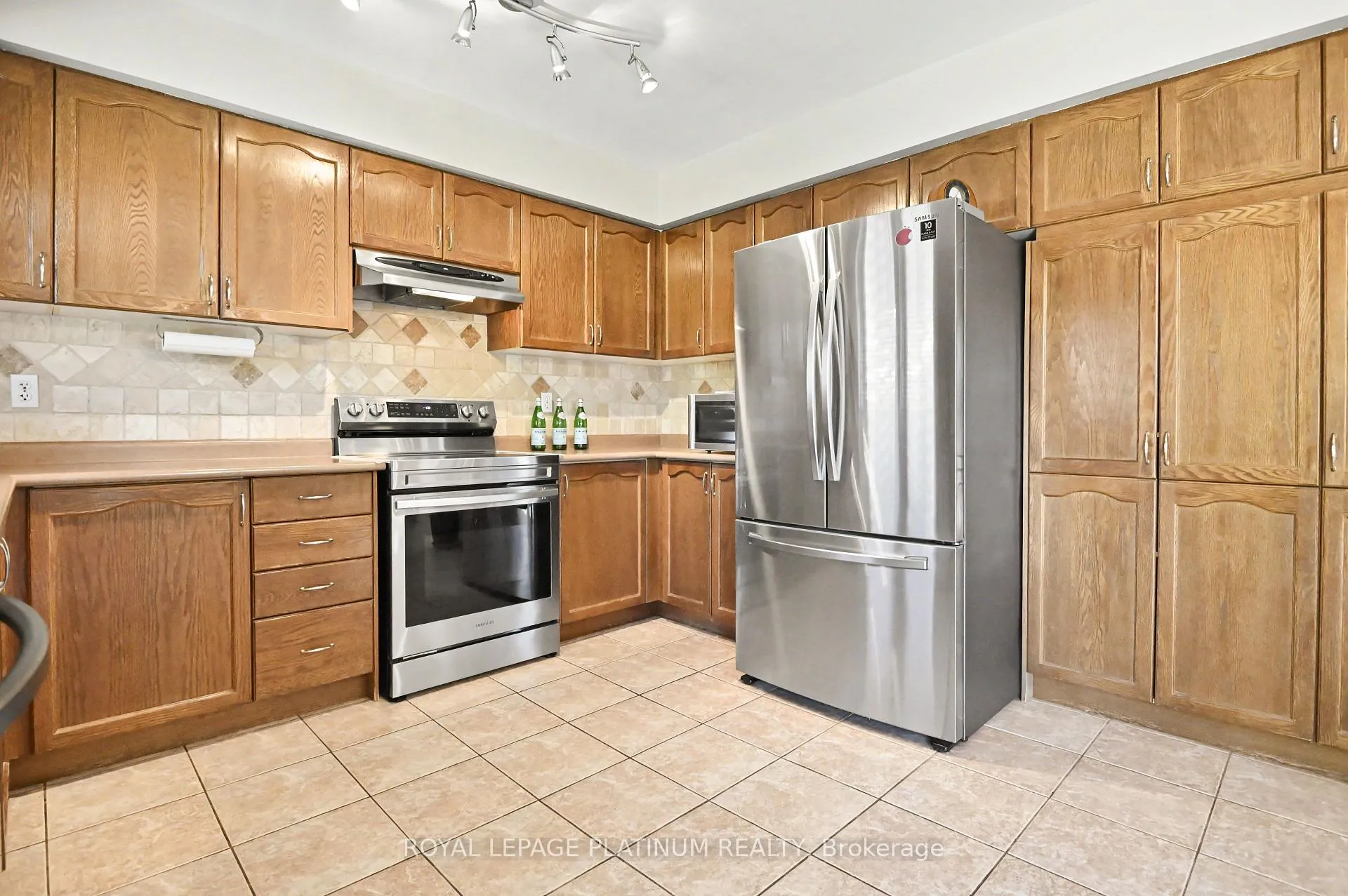 Photo 9 of 2128 Stillmeadow Road, Oakville, Westmount — HOMEH