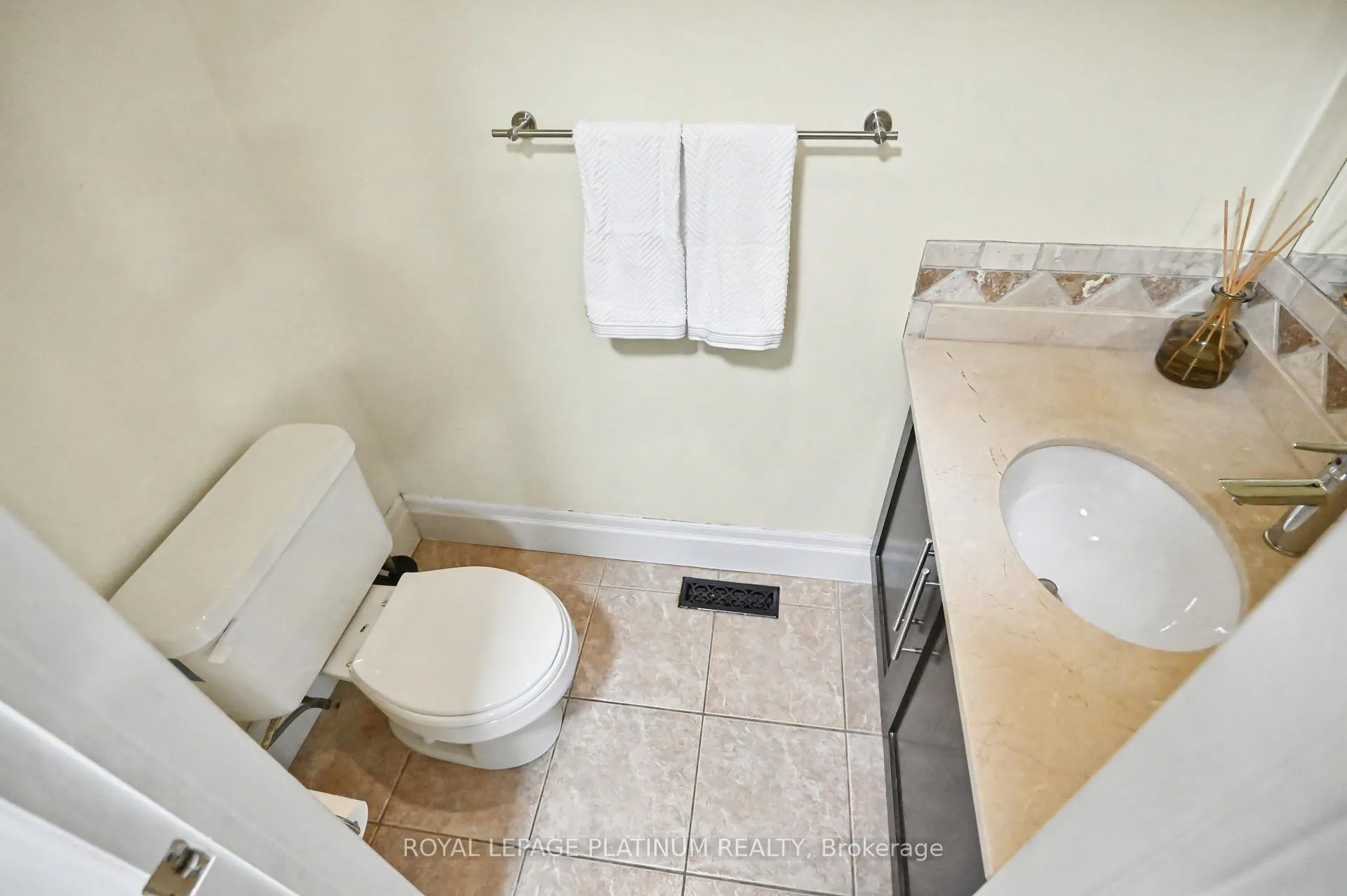 Photo 11 of 2128 Stillmeadow Road, Oakville, Westmount — HOMEH