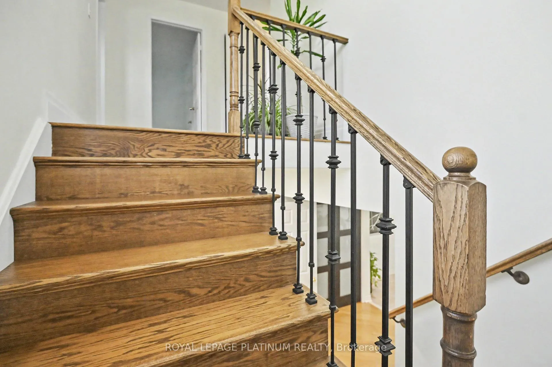 Photo 12 of 2128 Stillmeadow Road, Oakville, Westmount — HOMEH